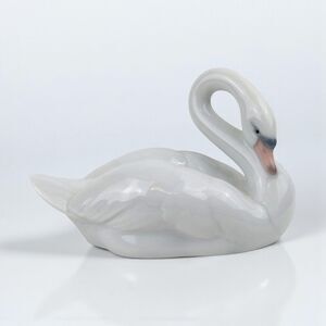 2006 Lladró "My Little Swan" Figurine: Collectors Society Annual Piece